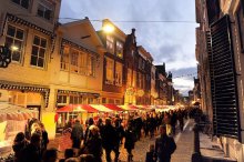 foto Inzet verkeersregelaars bij Kerstmarkt Dordrecht